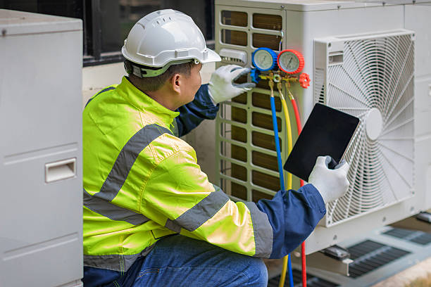 Professional Ac Installation technician working in Kintnersville, PA